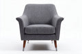 Grijze fauteuil van stof met houten poten 70 x 80 x 80cm