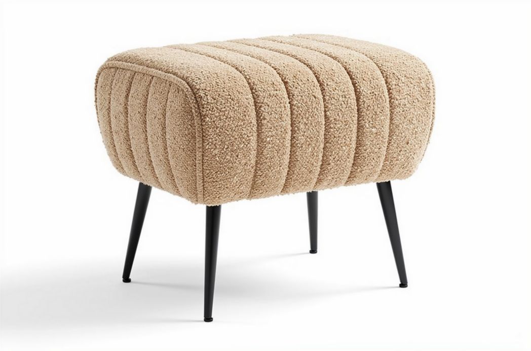 Hocker van gestoffeerd materiaal in beige met zwarte metalen poten 50 x 40 x 40 cm